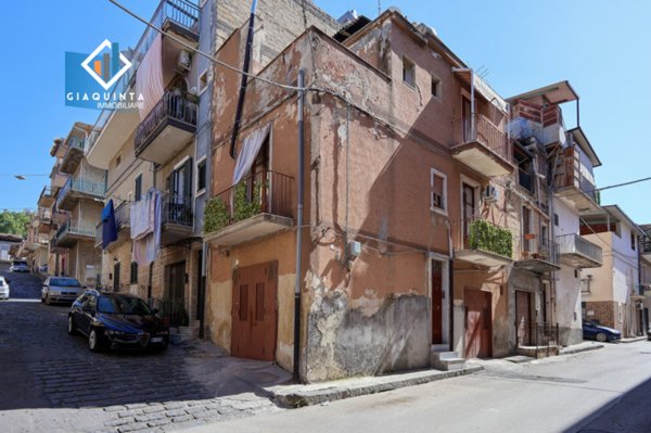 casa indipendente in vendita a Palagonia