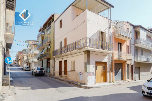 casa indipendente in vendita a Palagonia