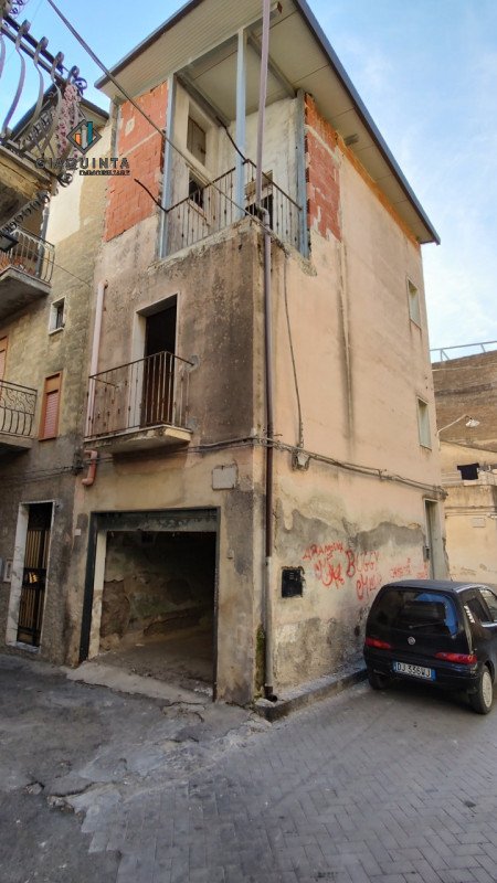 casa indipendente in vendita a Palagonia