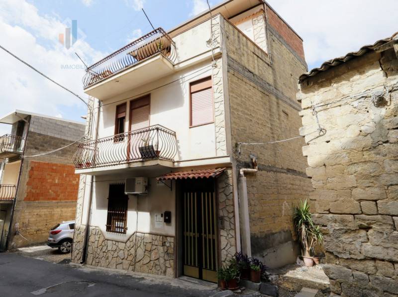 casa indipendente in vendita a Palagonia