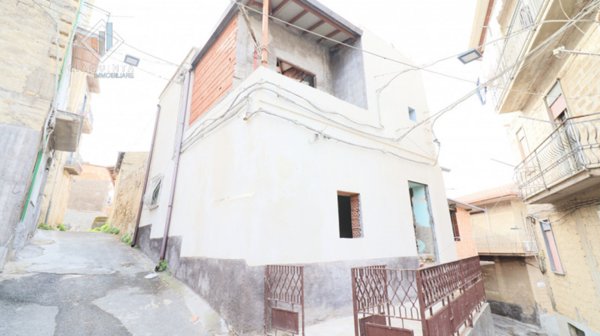 casa indipendente in vendita a Palagonia