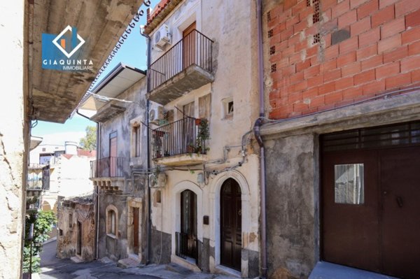 casa indipendente in vendita a Palagonia