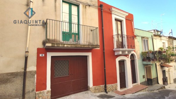 casa indipendente in vendita a Palagonia