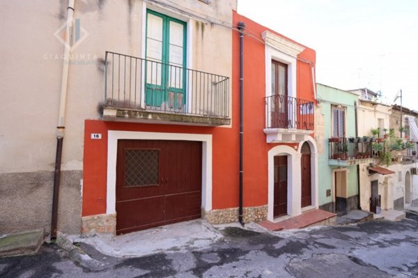 casa indipendente in vendita a Palagonia