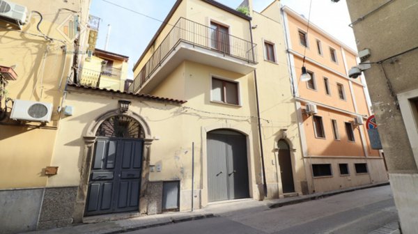 casa indipendente in vendita a Palagonia