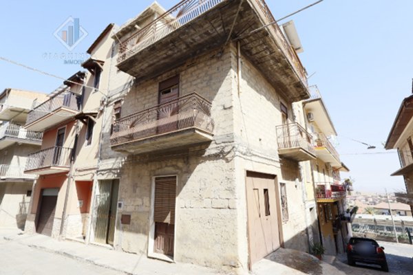 casa indipendente in vendita a Palagonia