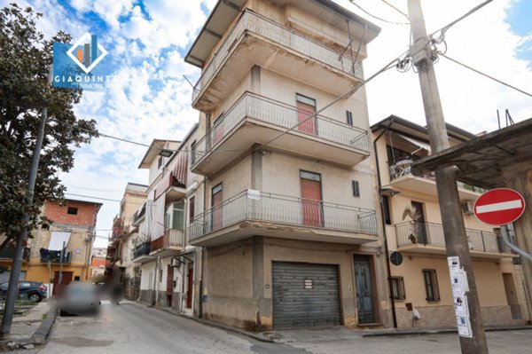 casa indipendente in vendita a Palagonia