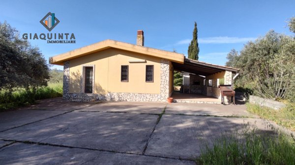 casa indipendente in vendita a Palagonia