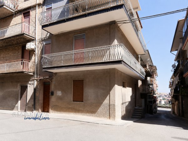 casa indipendente in vendita a Palagonia