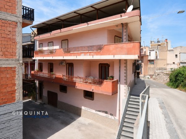 casa indipendente in vendita a Palagonia