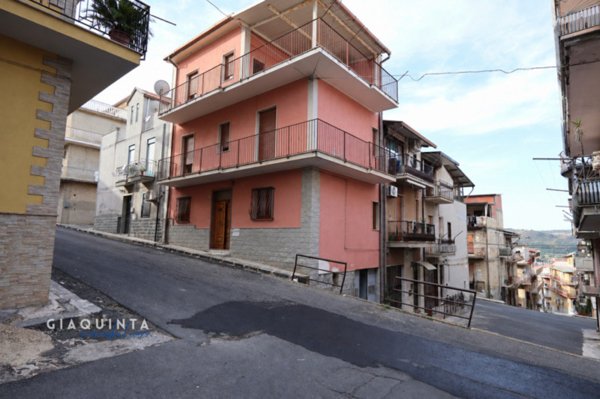 casa indipendente in vendita a Palagonia