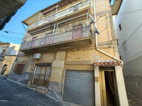 casa indipendente in vendita a Palagonia