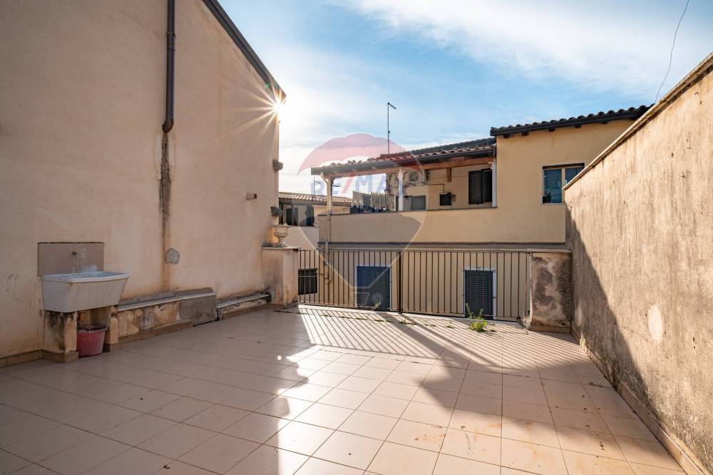 appartamento in vendita a Paternò in zona Centro Storico