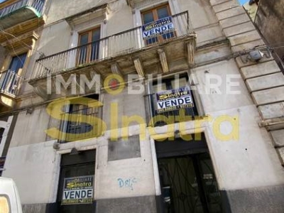 negozio in vendita a Paternò in zona Centro Storico