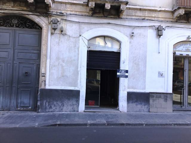 negozio in vendita a Paternò in zona Centro Storico