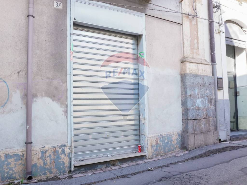 negozio in vendita a Paternò in zona Centro Storico