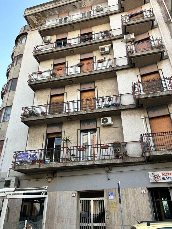 appartamento in vendita a Paternò in zona Centro Storico