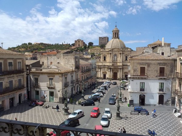 appartamento in vendita a Paternò in zona Centro Storico