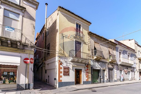 casa indipendente in vendita a Paternò in zona Centro Storico