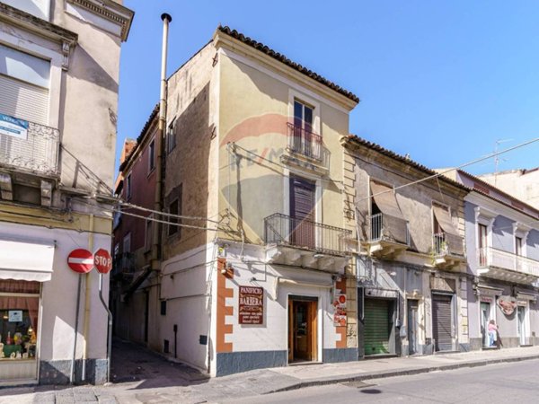 casa indipendente in vendita a Paternò in zona Centro Storico