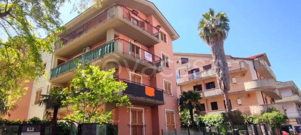 appartamento in vendita a Paternò in zona Centro Storico