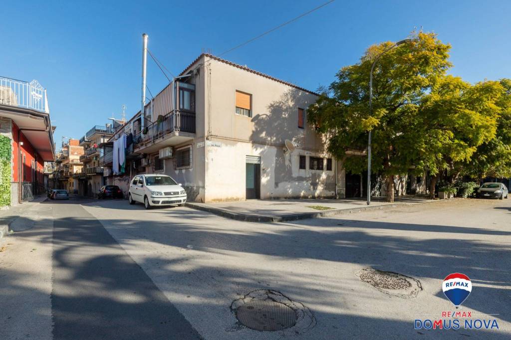 negozio in vendita a Paternò