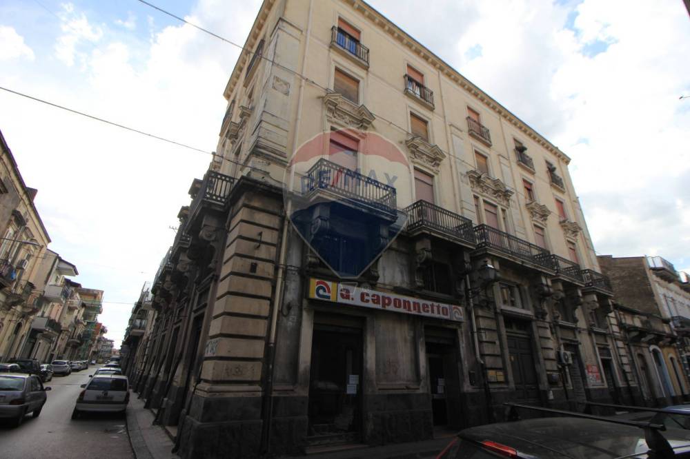 locale commerciale in vendita a Paternò
