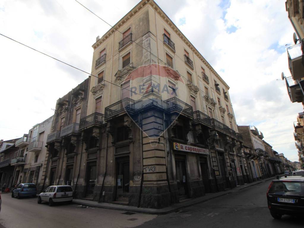 locale commerciale in vendita a Paternò