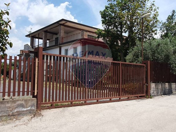 negozio in vendita a Paternò