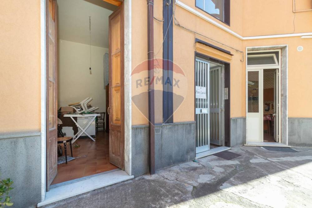appartamento in vendita a Paternò in zona Centro Storico