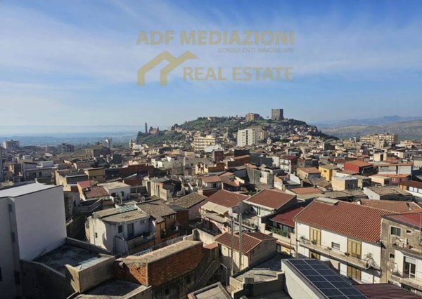 appartamento in vendita a Paternò in zona Centro Storico