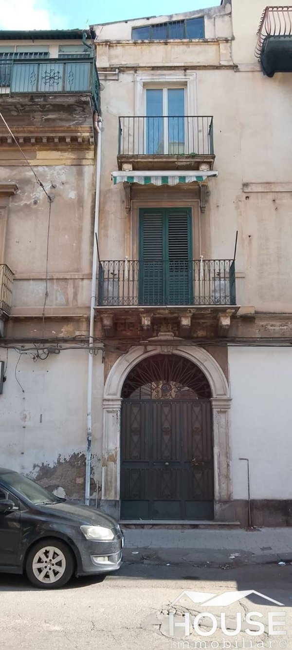 casa semindipendente in vendita a Paternò in zona Centro Storico