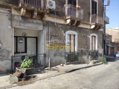 appartamento in vendita a Paternò in zona Centro Storico