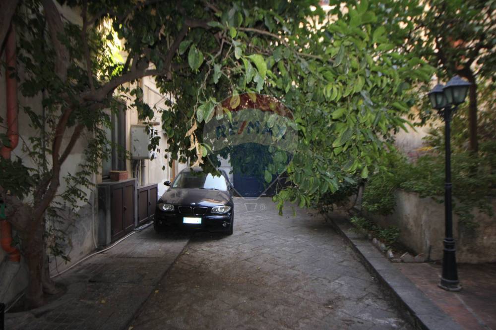 casa indipendente in vendita a Paternò in zona Centro Storico