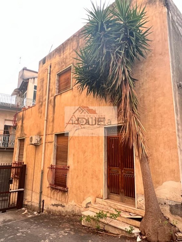 casa indipendente in vendita a Paternò in zona Centro Storico