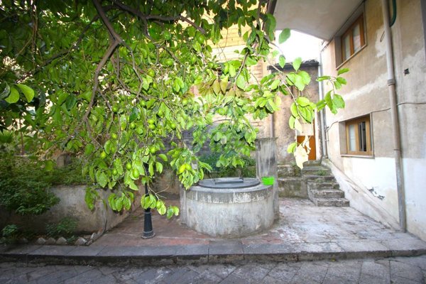 appartamento in vendita a Paternò in zona Centro Storico