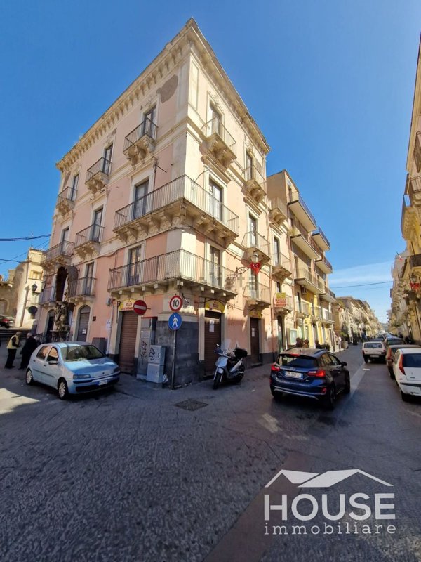 appartamento in vendita a Paternò in zona Centro Storico