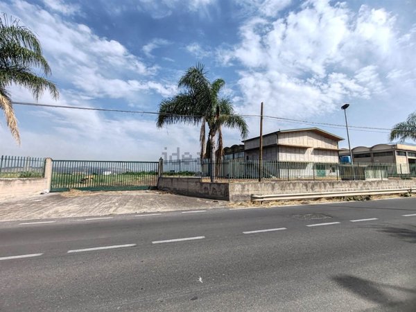 capannone in vendita a Paternò