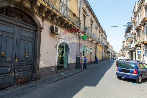negozio in vendita a Paternò in zona Centro Storico