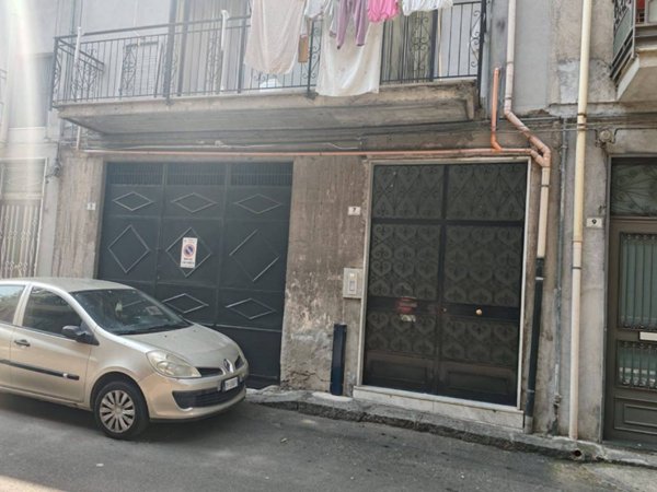 intera palazzina in vendita a Paternò in zona Centro Storico