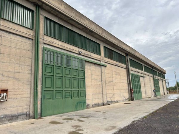 locale commerciale in vendita a Paternò