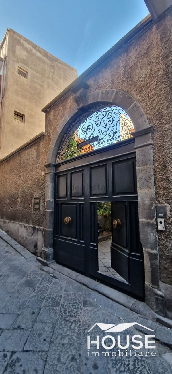 casa semindipendente in vendita a Paternò in zona Centro Storico
