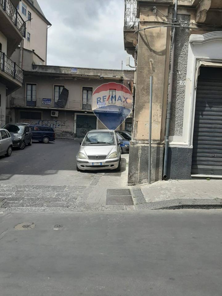 appartamento in vendita a Paternò in zona Centro Storico