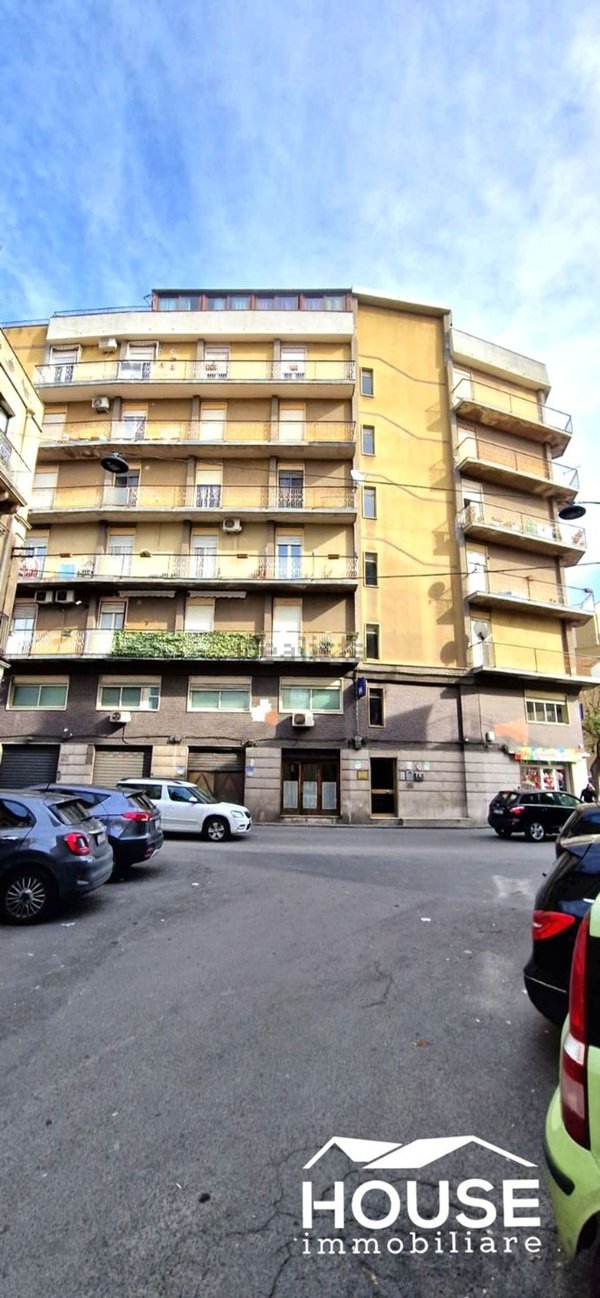 appartamento in vendita a Paternò in zona Centro Storico