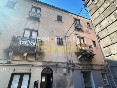 casa indipendente in vendita a Paternò in zona Centro Storico