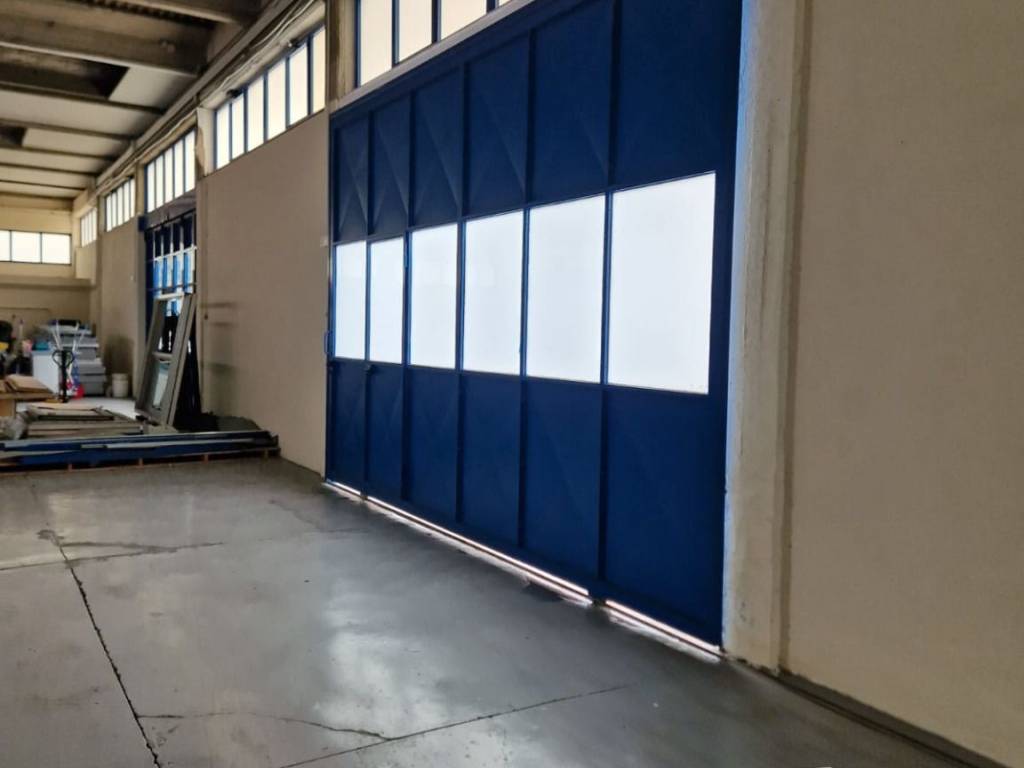 locale commerciale in vendita a Paternò