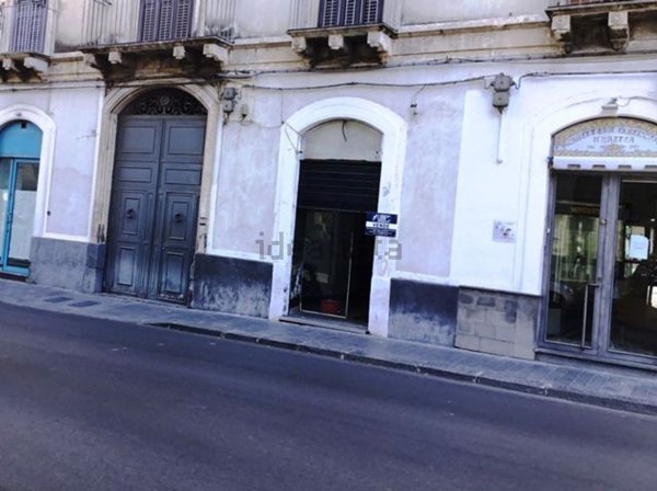 negozio in vendita a Paternò in zona Centro Storico