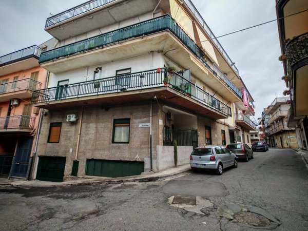 appartamento in vendita a Paternò in zona Centro Storico