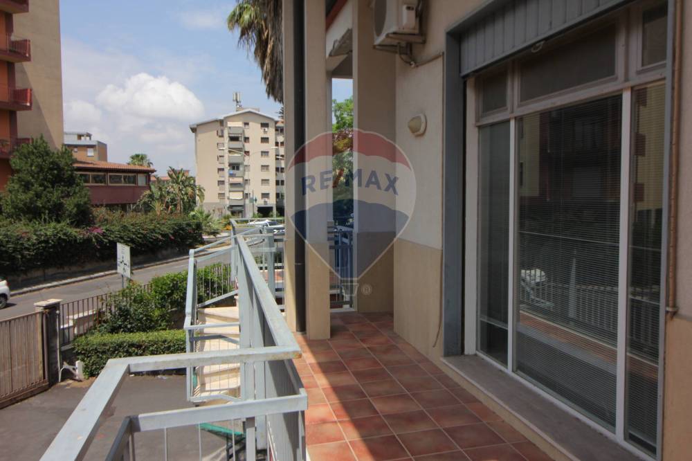 locale commerciale in vendita a Paternò