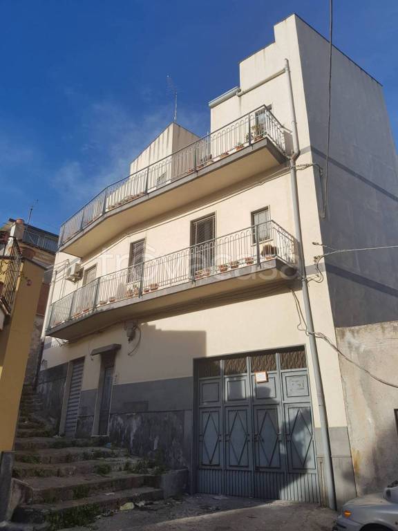 casa indipendente in vendita a Paternò in zona Centro Storico